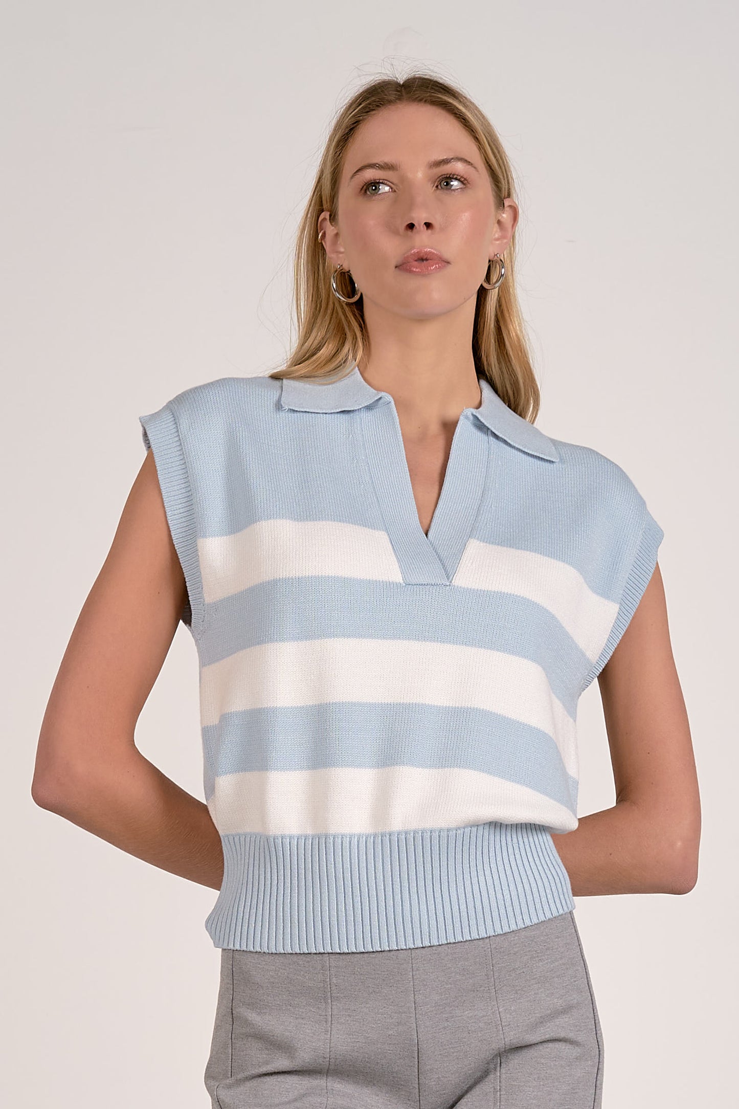 2 Sweater Slvless Collar